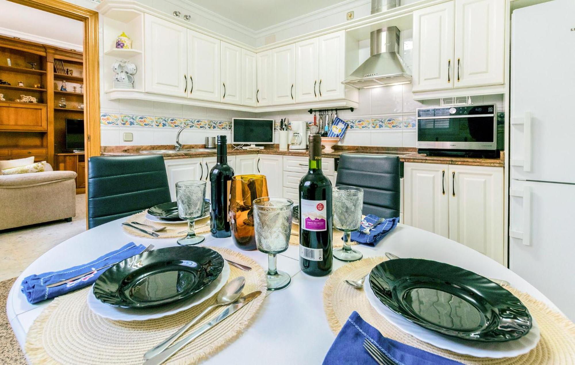 Cozy Apartment In Sevilla With Kitchen Eksteriør billede