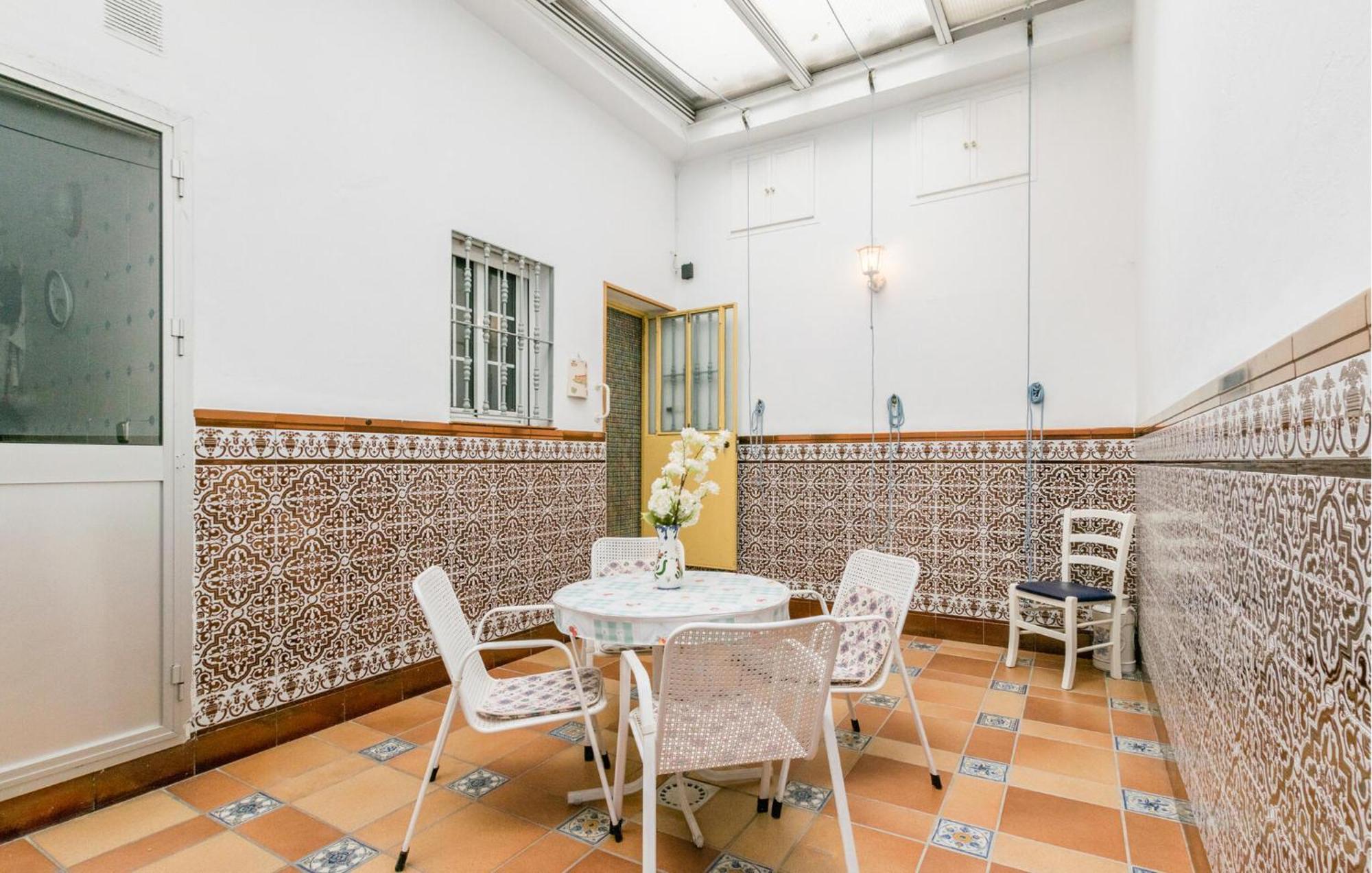Cozy Apartment In Sevilla With Kitchen Eksteriør billede