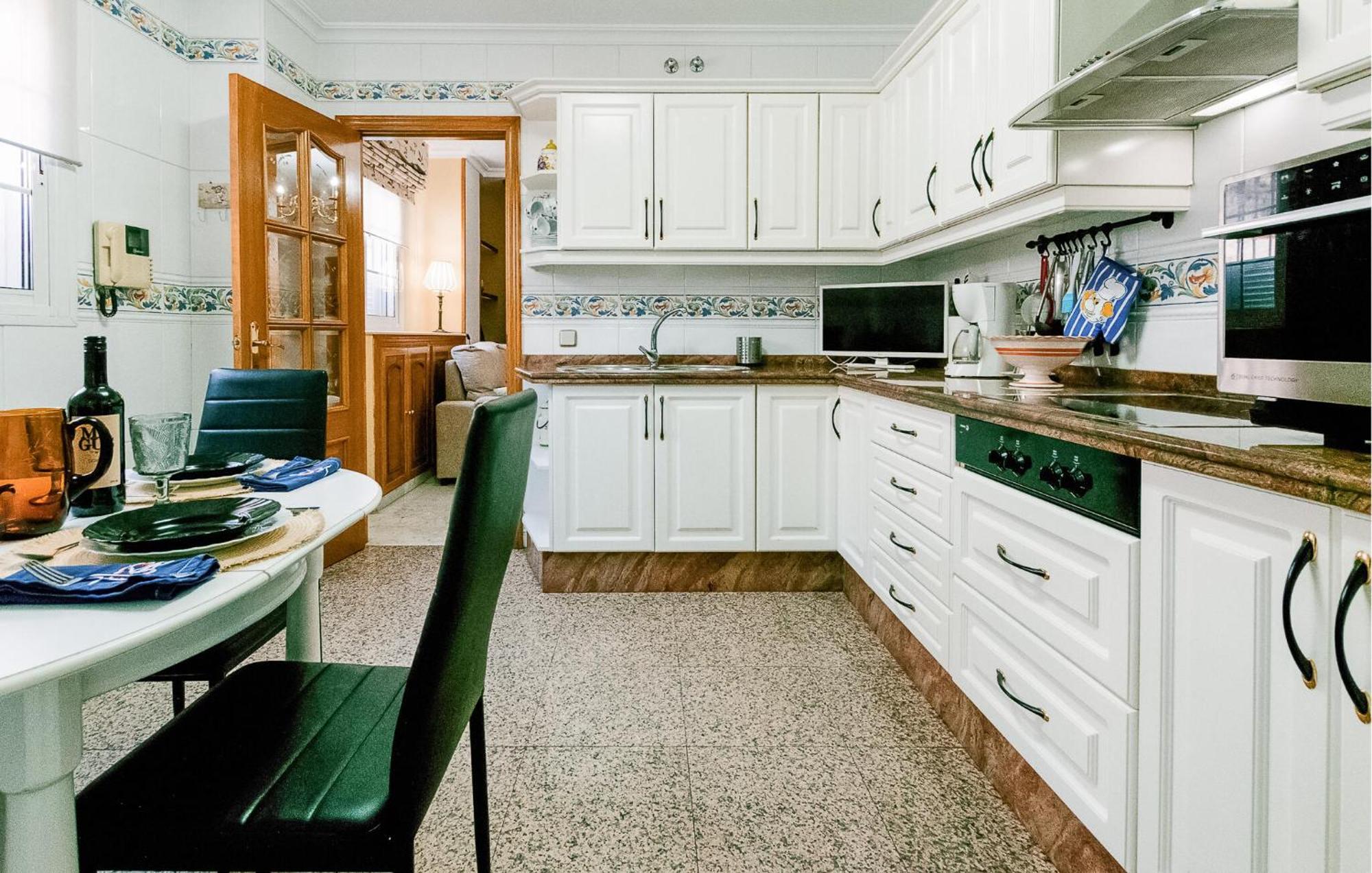 Cozy Apartment In Sevilla With Kitchen Eksteriør billede